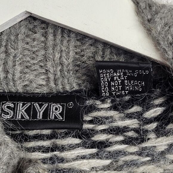 VTG Wool Sweater Fair Isle Crew Neck Womens Small Nordic Scandinavian Print SKYR - Picture 9 of 10